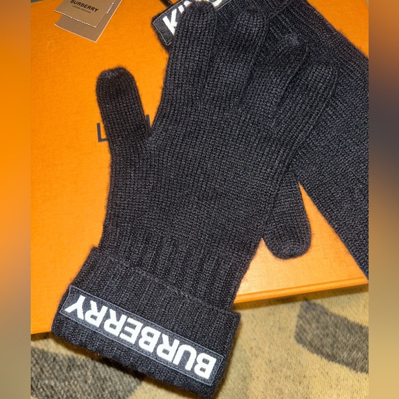 /traded/NWT Burberry Kingdom Logo Cashmere Gloves - Picture 4 of 8